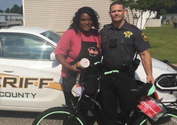 Kobieta otrzymała niesamowity gest/screen Facebook @Nash County Sheriff’s Office