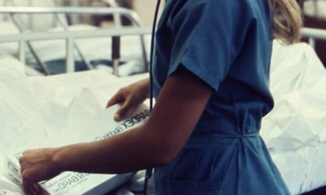 Pielęgniarka znalazła za wycieraczką samochodu liścik, źródło: wtv.pl