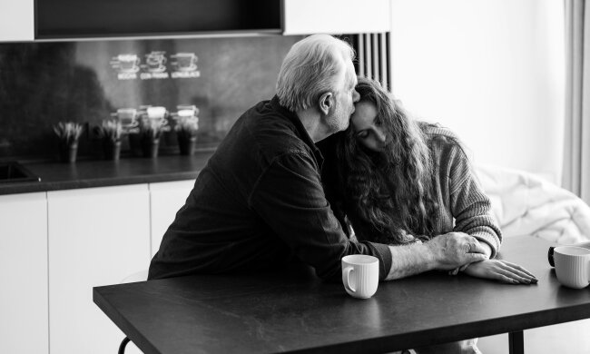 Z życia wzięte. "Mam 20 lat, a mój wybranek 50": Rodzina mówi, że to szaleństwo, ale oni nic nie rozumieją