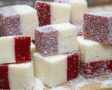 Domowe słodycze śmietankowe i truskawkowe: prosty przepis bez żelatyny
