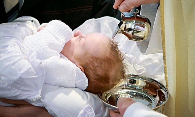 Chrzest. Źródło: gosc.pl