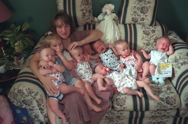 Czterej chłopcy, trzy dziewczynki, jedna ciąża: Pierwsze na świecie siedmioraczki, które przetrwały, są już dorosłe