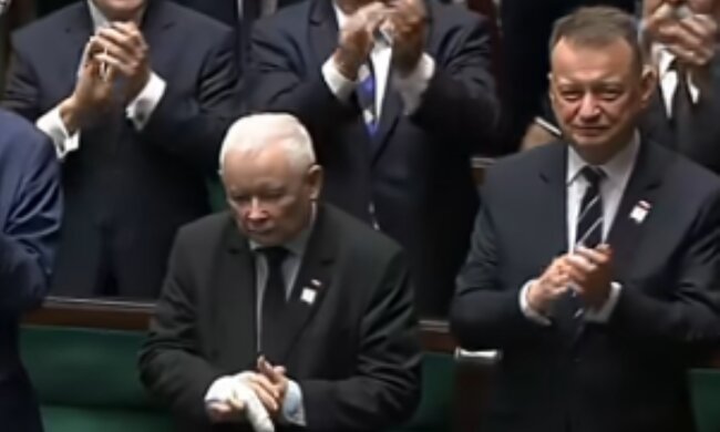 Jarosław Kaczyński z kontuzją/ YouTube @Kanał Sejmowy