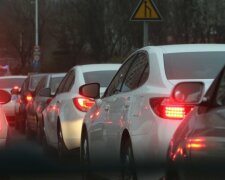 Gdańsk: uwaga na utrudnienia po zapaleniu się samochodu na drodze. Trwa akcja strażaków
