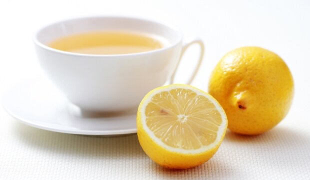 Herbata z cytryną jest niebezpieczna dla zdrowia. Co zrobić, by sobie nie zaszkodzić