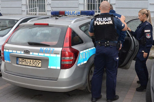 Gdańsk: kobieta zadzwoniła po pogotowie do swojego dziecka. Funkcjonariusze, którzy przyjechali na miejsce byli zaskoczeni