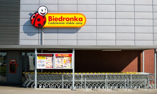 To się nazywa podwyżka. Pracownicy popularnego dyskontu od stycznia zarabiają więcej. O ile