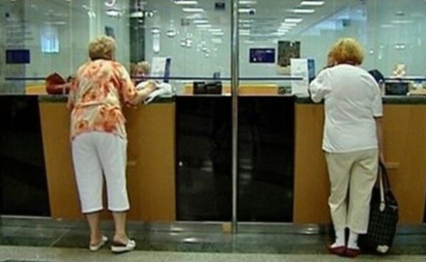 65-letnia mieszkanka Śląska, w jednym z banków usłyszała, że od 27 lipca dokonanie przez nią opłat jest już niemożliwe, bo wtedy odeszła z tego świata