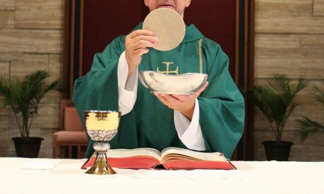 Ksiądz/screen Youtube