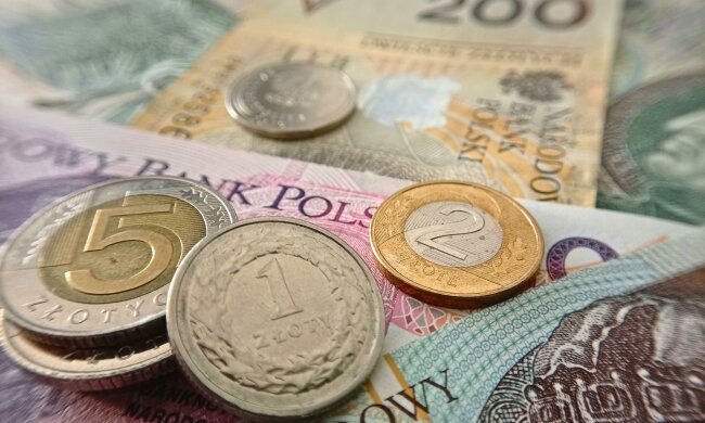 Seniorzy muszą uważać na te terminy. Nadchodzą ważne zmiany w wypłatach z ZUS