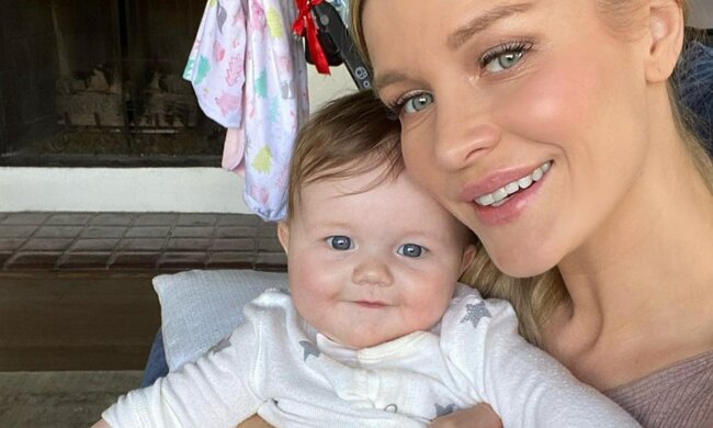 Joanna Krupa z córką/ https://www.plotek.pl/