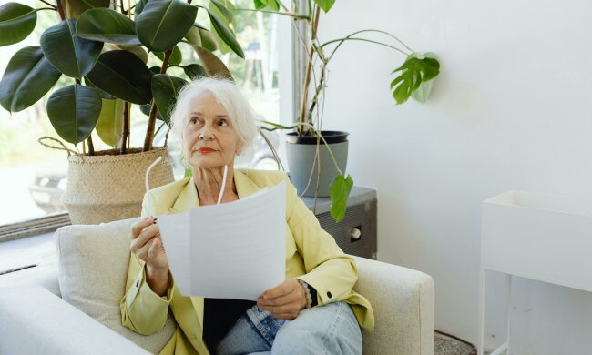 "Moja matka żąda, żebym finansowała jej życie, a swoją emeryturę chowa na czarną godzinę": Nikt nie widzi, że ta godzina dawno wybiła u mnie