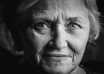 Z życia wzięte. "Latami wysyłałem matce pieniądze na spłatę domu": Nie wiedziałem, na co naprawdę je wydawała