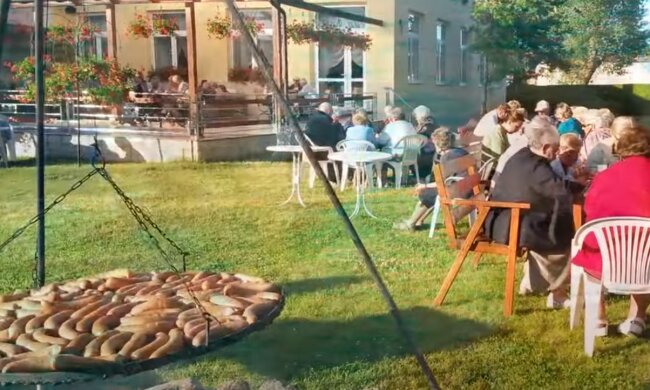 Kuracjusze, źródło: YouTube/ DW Maria Uzdrowisko Dąbki