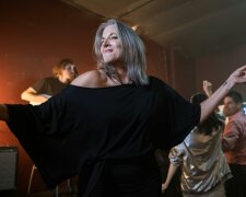 Z życia wzięte. "Mama częściej chodzi do klubów niż ja": Najgorsze, że spotyka tam moich znajomych