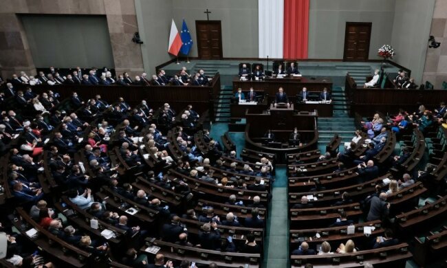 Fala krytyki spadła na Sejm. "A co z nami? Mam 1500 zł emerytury"