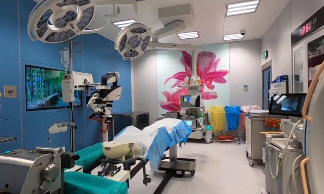 Szpital, blok operacyjny, sala operacyjna. Źródło: Youtube Szpital św. Wojciecha