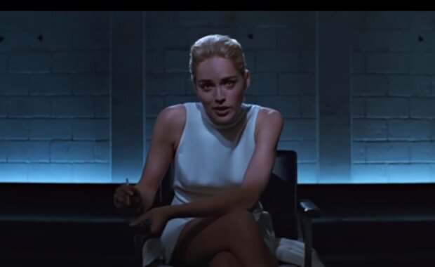 Sharon Stone w filmie "Nagi instynkt"/YouTube @The most iconic scenes in movies