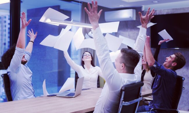 Dłuższy urlop, niższe podatki oraz składki ZUS. Nowy projekt, jak załapać się w pracy na takie przywileje