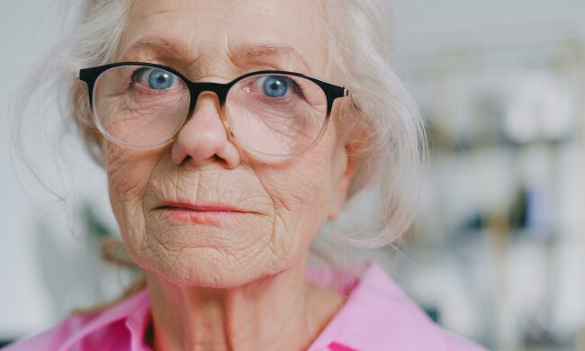 Z życia wzięte. "Teściowa traktowała mnie jak gorszą wersję żony i nieustannie mnie upokarzała": Mąż przestał się śmiać, gdy postawiłam sprawę jasno