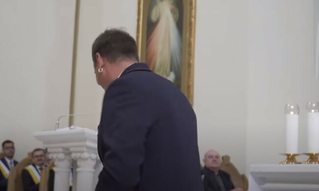 Wierni jednego z polskich kościołów doznali zdziwienia, gdy zamiast księdza, przy ołtarzu pojawił się ktoś zupełnie inny. Co się stało