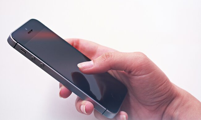 Coraz więcej fałszywych telefonów w Polsce. Ekspert ostrzega przed nową metodą oszustów