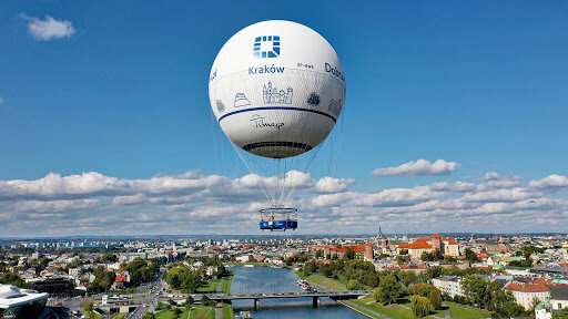 Kraków: właściciel rozerwanego balonu widokowego szacuje straty. Sobotnia burza zaskoczyła wszystkich [WIDEO]