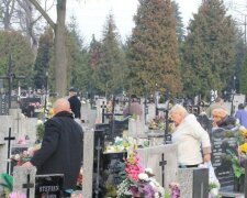 Cmentarz w Brzezinach wciąż straszy wysokimi cenami. Prośby o pomoc Watykanu spełzły na niczym