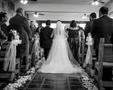 Z życia wzięte. "Córka nie zaprosiła mnie na ślub, bo wstydziła się mojej pracy": Stałam pod kościołem jako obca osoba