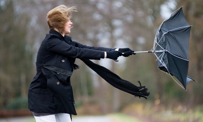 IMGW ostrzega przed wychodzeniem z domu w Sylwestra. Pogoda może mocno pokrzyżować nasze plany