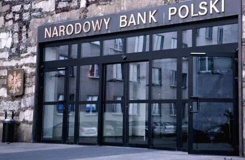 Polacy pobili rekord w wypłatach gotówki w bankomatach, źródło: Prawo.pl