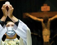 Kościół ostrzega przed koronawirusem w Polsce. "Zachęcam duchowieństwo i wiernych do zachowania zwiększonej ostrożności"