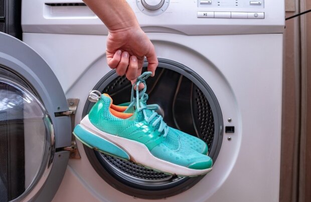 Jak prać buty w pralce? Te sprawdzone porady ułatwią życie każdemu, kto chce zadbać o obuwie