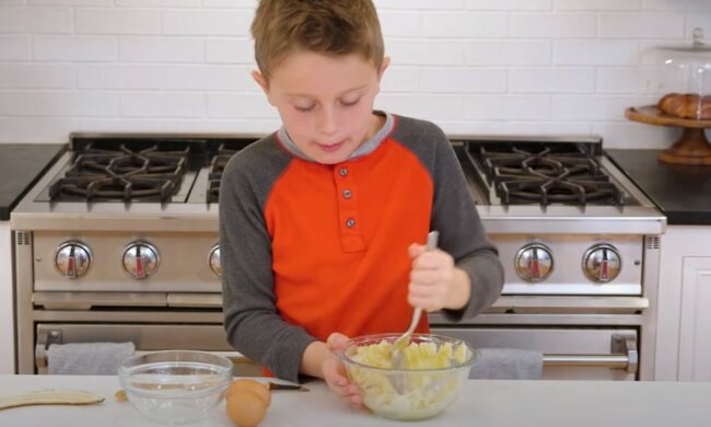 źródło: YouTube/ WhatsUpMoms