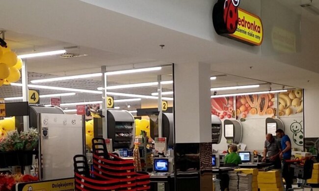 Biedronka podaje godziny otwarcia sklepów w okresie świąteczno-noworocznym. Do której zrobimy zakupy