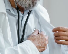 Miliony Polaków piją ten napój. Kardiochirurg ostrzega, że nawet mała ilość może szkodzić