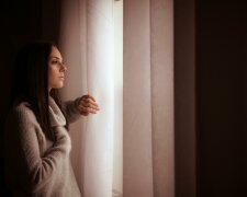 "Miałam 5 lat, gdy rodzice zostawili mnie u babci i zniknęli bez słowa": Dziś, gdy wyszłam na ludzi, bez wstydu żądają ode mnie alimentów