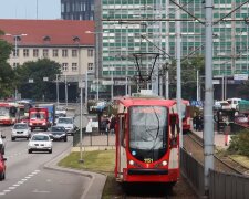 Gdańsk: zdarzenie z udziałem samochodu osobowego i tramwaju. Wprowadzono zastępczą komunikację