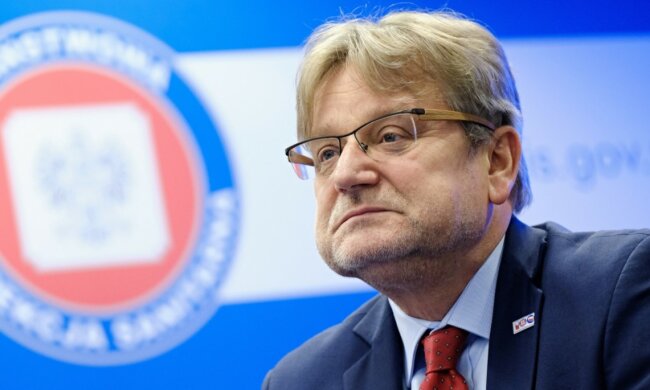 Media obiegła niepokojąca informacja.Jarosław Pinkach w "Radiu ZET" o nowych restrykcjach: "To powinno być wprowadzone w miarę szybko"