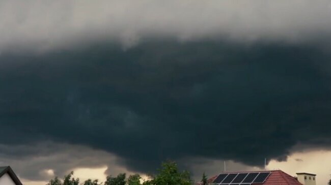 Kamerzysta nagrał niezwykle wyglądające niebo. To krajobraz na chwilę przed burzą