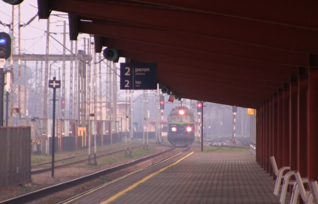 Вокзал у Польщі. Фото: скріншот YouTube