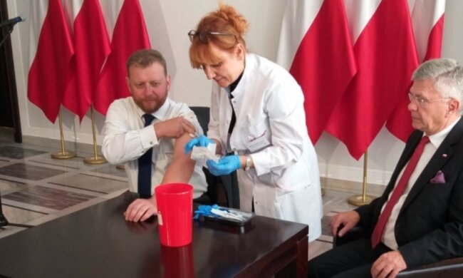 Minister Łukasz Szumowski, szczepienia. Screen: YouTube