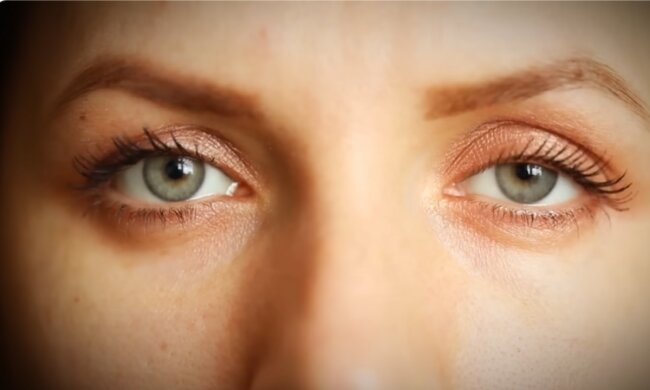 Kobieta/YouTube @Niesamowite historie