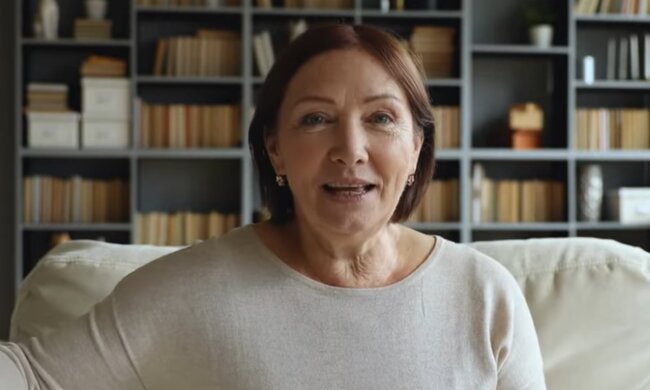 Kobieta/YouTube @Ploteczki