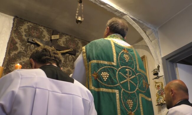 Skandaliczne zachowanie duchownego. Wiadomościami jakie wysyłał do nastolatki zajęła się kuria