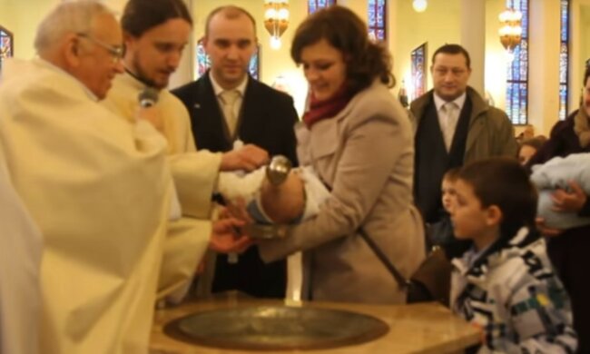 Chrzest / YouTube: Parafia św. Alberta