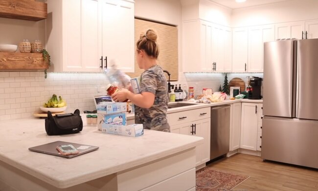 źródło: YouTube/ Hannah's Happy Home