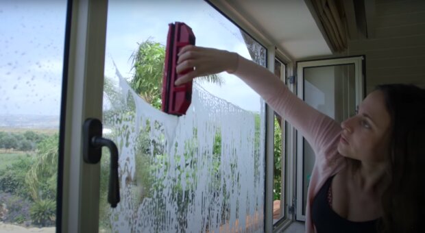 Skuteczny płyn do mycia okien! / YouTube: Tyroler Bright Tools