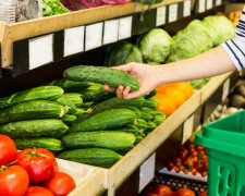Wybierasz się na zakupy? Zwróć uwagę po co sięgasz. Niektóre z owoców i warzyw mogą mieć poważny wpływ na twoje zdrowie