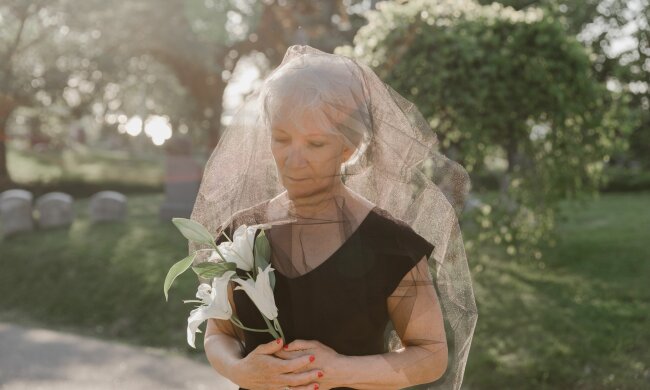Z życia wzięte. "Mam 60 lat i jestem wdową, ale znów się zakochałam": Moje dzieci nie potrafią tego zaakceptować